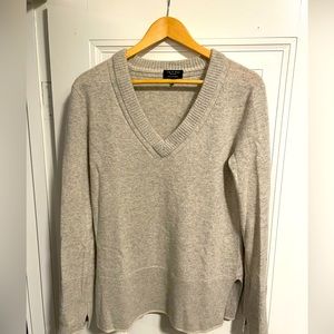 Rag & Bone Size M Gray V-Neck Cashmere Sweater with cream detailing